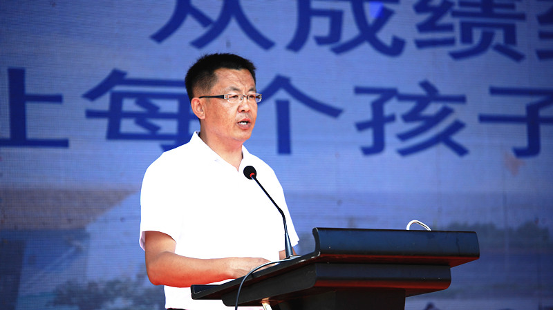 金口西河头小学校长万幸福作经验介绍_副本.jpg